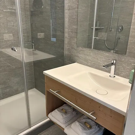 Lägenhetshotell Pitschonia Self Check-in 3*